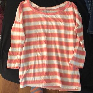 Small 3/4 sleeve shirt